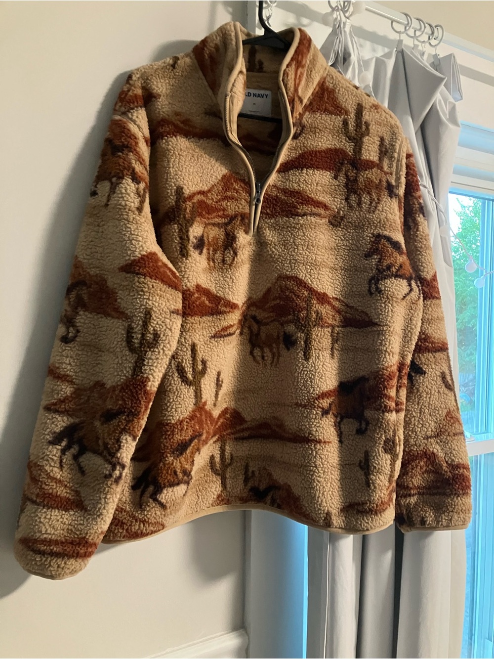 Old Navy Men’s Tan Sherpa Quarter-Zip with Brown Desert Horse Print Medium